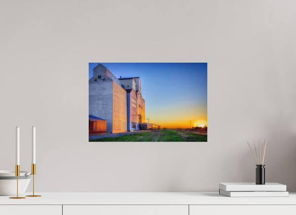 45 x 30 cm, Metal Print Prairie Dusk – Landis Grain Elevator at Sunset