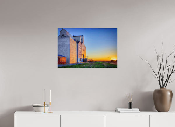 75 x 50 cm, Metal Print Prairie Dusk – Landis Grain Elevator at Sunset